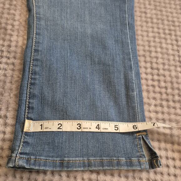 Levi's Signature Gold Jeans Womens 14/32 Blue Pull-On Capri Slimming Denim NWT - Picture 9 of 10